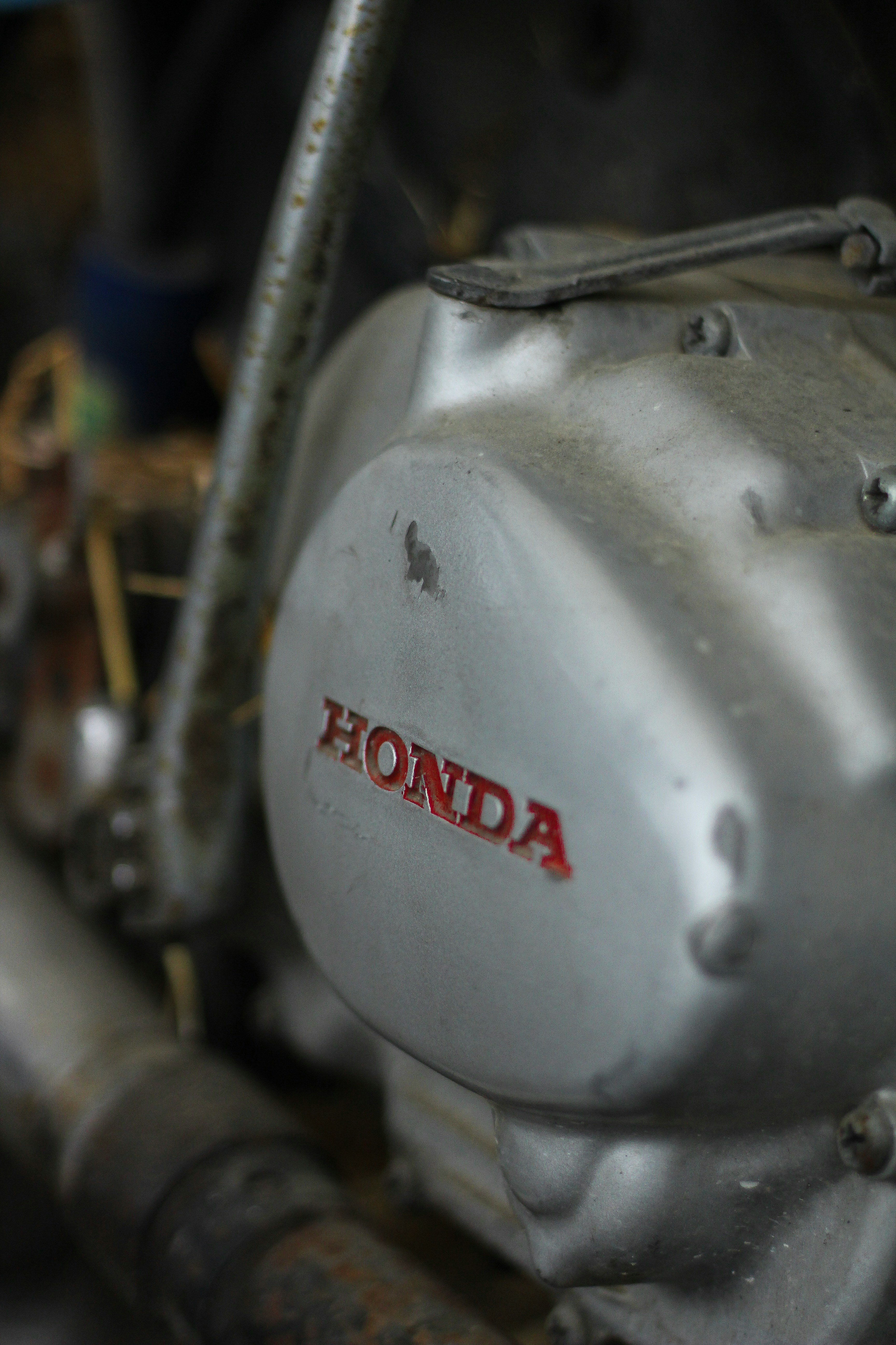 Teknisi sedang service AC Honda Civic